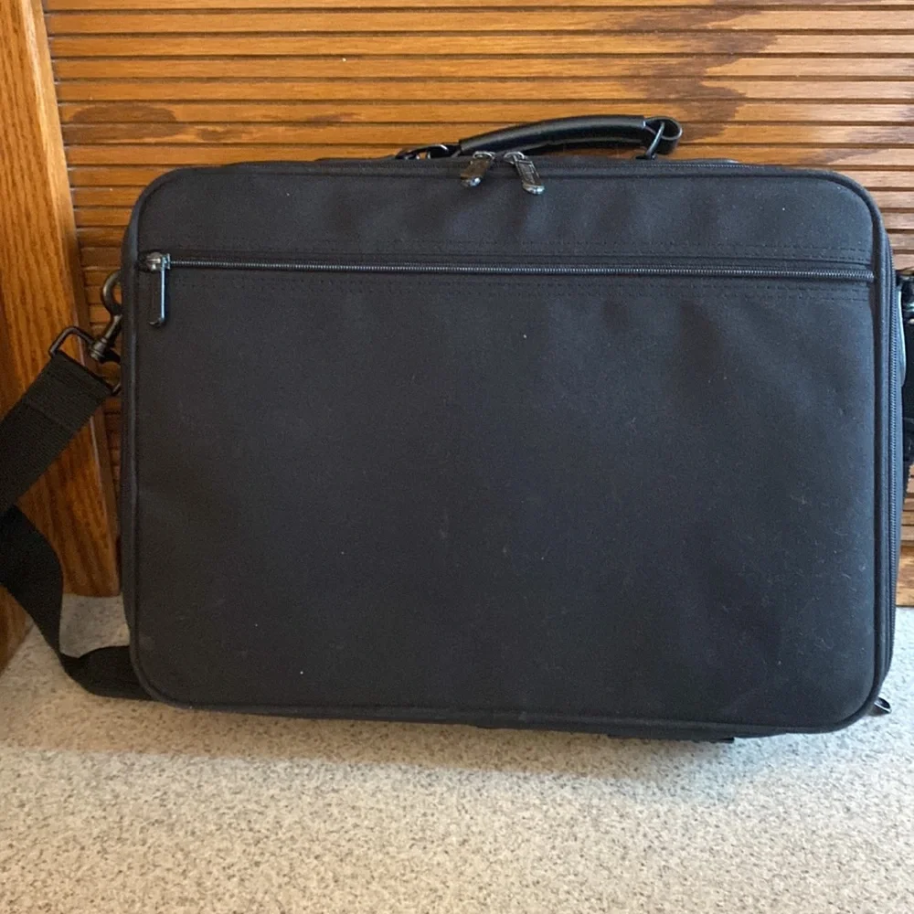 Targus Black Canvas Laptop Messenger Bag